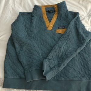 Patagonia quilted quarter snap pullover.